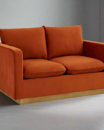 LeisureMod Nervo Modern Mid-Century Upholstered Velvet Loveseat with Gold Frame, Orange Marmalade